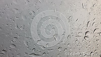 Gocce di pioggia dell'acqua o doccia del vapore su vetro Goccioline di acqua che aumentano l'importo stock footage Gocce di pioggia dell'acqua o doccia del vapore su vetro Goccioline di acqua che aumentano l'importo stock footage