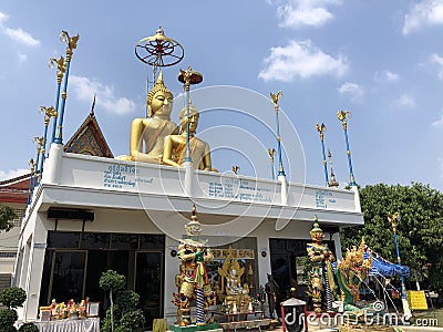 Golden buddhas at Wat Bang Nam Phueng Nok temple Stock Photo