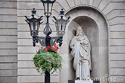 Golden crown Statue at the public Plaza de la Constitucio Stock Photo