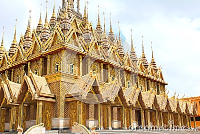 Golden pagoda at Wat Tha Sung Temple Stock Photo