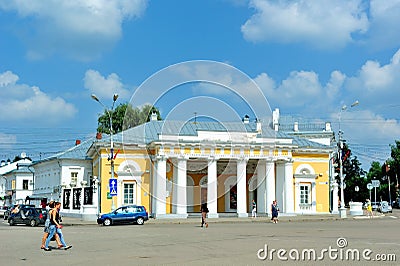 Golden Ring of Russia. Former military guardhouse (19 cent.) in Kostroma in the central (Susanin) square Editorial Stock Photo