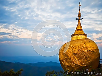 Golden rock, Kyaikhtiyo pagoda, Myanmar Stock Photo