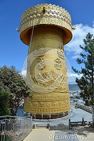 Golden tibetian prayer wheel in Guishan Park, Shangri-la, China Stock Photo