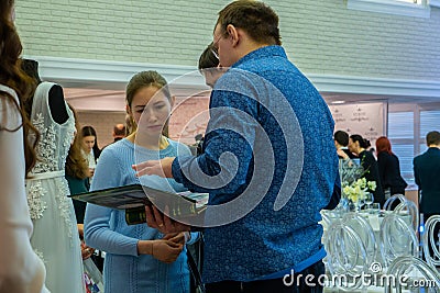 An engaged couple cheecking a portfolio Editorial Stock Photo