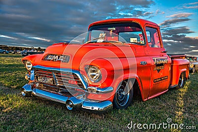 GOODWOOD, WEST SUSSEX/UK - SEPTEMBER 14 : Old american pickup tr Editorial Stock Photo