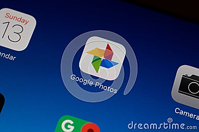 Google Photos application thumbnail / logo on an ipad air Editorial Stock Photo