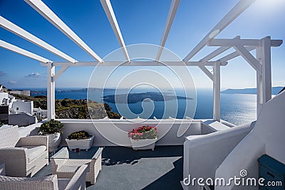 Gourgeous balcony view in white walled resort in Santorini, Greece, with ocean and cliffs in the background Stock Photo