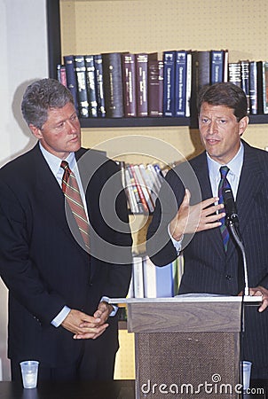 Governor Bill Clinton and Senator Al Gore hold a press conference on the buscapade campaign tour of 1992 in Waco, Texas Editorial Stock Photo