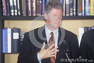 Governor Bill Clinton and Senator Al Gore hold a press conference on the buscapade campaign tour of 1992 in Waco, Texas Editorial Stock Photo