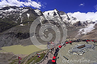 Grossglockner high alpine road and Visitor Center at Kaiser-Franz-Josefs-Hoehe Stock Photo