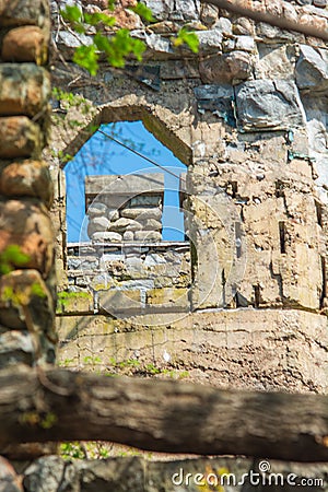 An old stone window archway in the stonework a Bancroft Castle Stock Photo