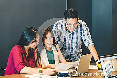 Group of young Asian business colleagues or college students in team casual discussion, startup project business meeting Stock Photo