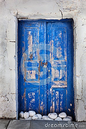 Grunge old blue door in Oia town, Santorini, Greece Stock Photo