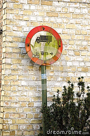 Grunge road sign near wall Stock Photo