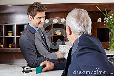 Average Senior Receptionist Hourly Pay