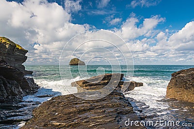 Gull Rock from Trebarwith Strand, North Cornwall Stock Photo