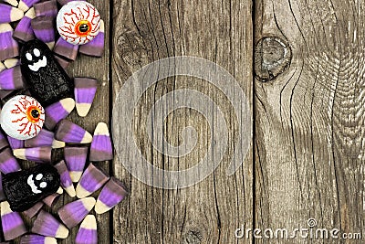 Halloween candy border against rustic wood Stock Photo