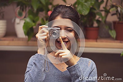 The hand of the person taking the picture of flowers on the camera Stock Photo