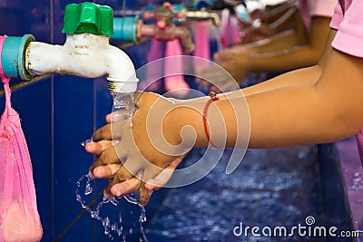 Handwashing, Teachers that schools are teaching children to wash Stock Photo