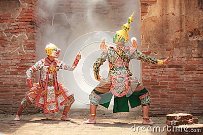 Hanuman monkey god fighting Thotsakan giant in Khon or Traditional Thai Pantomime as a cultural dancing arts performance Stock Photo