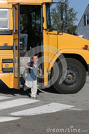 Jungen im bus kennenlernen