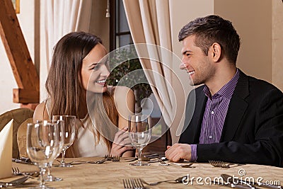 https://thumbs.dreamstime.com/x/happy-couple-having-dinner-restaurant-43161639.jpg