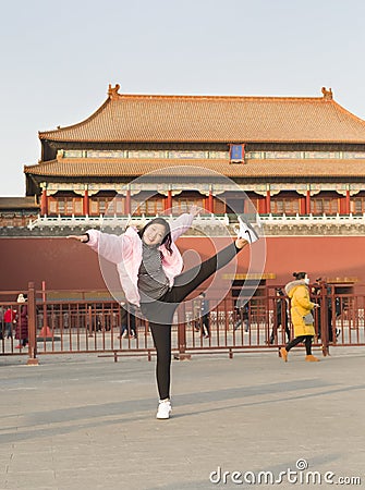 A happy traveling girl Editorial Stock Photo