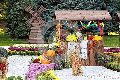 Harvest vegetables on fair trade in a wooden pavilion. Seasonal traditional ukrainian exhibition of farmers achievements. Stock Photo