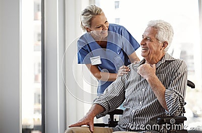 They have a great doctor, patient relationship. a mature female nurse and her senior male wheelchair-bound patient in Stock Photo
