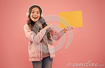 have you seen that. child pointing finger on paper for copy space. online education announcement. advertising technology Stock Photo