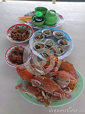 Having Vietnamese grilled mussels and crabs for lunch Stock Photo