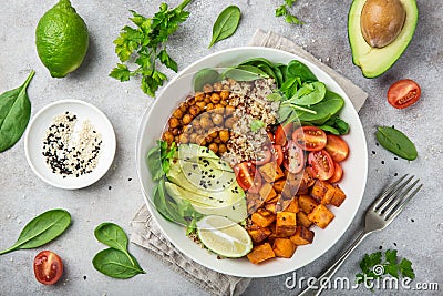 healhty vegan lunch bowl. Avocado, quinoa, sweet potato, tomato, spinach and chickpeas vegetables salad Stock Photo