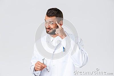 Healthcare workers, coronavirus, covid-19 pandemic and insurance concept. Doctor asking think clear, be vice during self Stock Photo