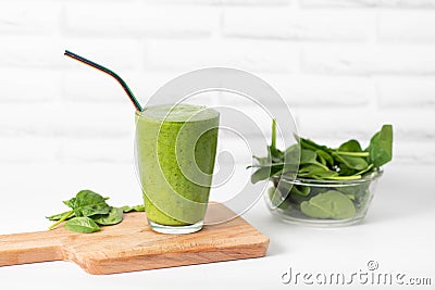 Healthy green smoothie and ingredients on white - spinach, apple and kiwi. detox and healthy food. Stock Photo
