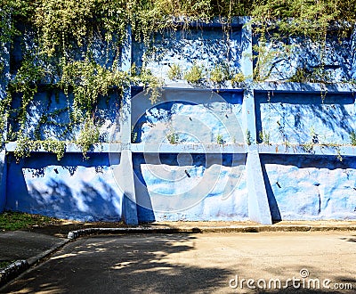 Heavy-duty block retaining wall Stock Photo