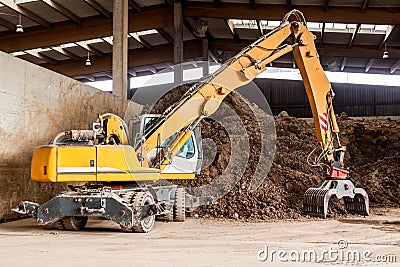 Heavy duty excavator doing earth moving Stock Photo