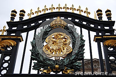 Heraldic sign on the front gate Buckingham Palace, London Stock Photo