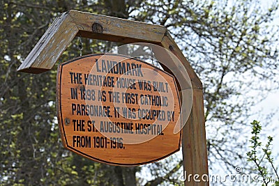 Heritage House Landmark Sign Minocqua, Wisconsin Editorial Stock Photo