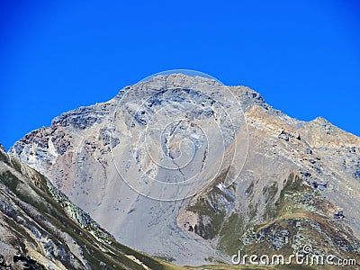 High swiss alpine peak Lenzerhorn (2906 m) above the tourist-agricultural village Alvaneu Bad (Alvagni Bogn) Stock Photo