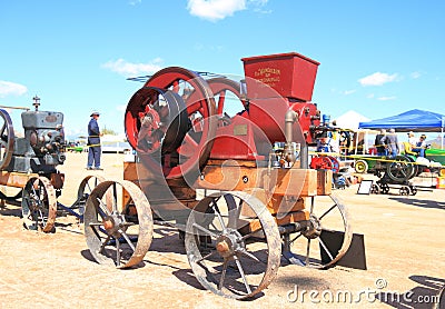 Antique American flywheel engine: Van Duzen Rois (1913) Editorial Stock Photo