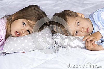home, comfort, childhood, insomnia, sleeplessness, sweet dream - two sad tired toddler sibling kids children twins in Stock Photo