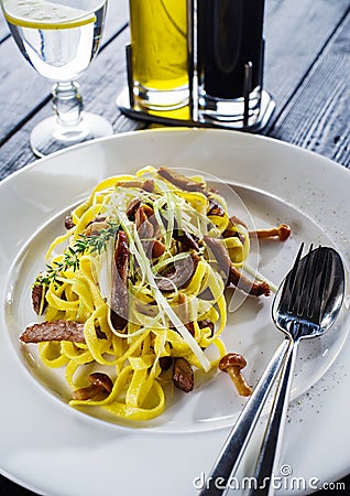 Home-made tagliatelle with turkey, mushrooms and truffle sauce Stock Photo