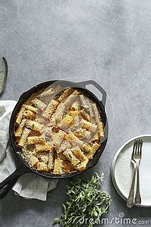 Homemade baked vegan Mac n Cheese Stock Photo