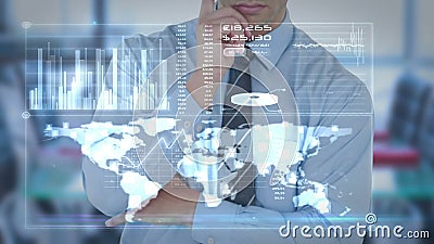 Homme d'affaires utilisant l'écran futuriste d'interface banque de vidéos Homme d'affaires utilisant l'écran futuriste d'interface banque de vidéos