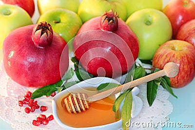 Honey, apples and pomegranate for the holiday of Rosh Hashanah Stock Photo