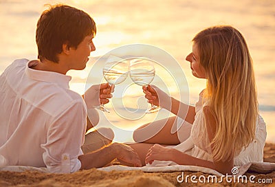 https://thumbs.dreamstime.com/x/honeymoon-concept-man-woman-love-couple-enjoying-glass-champagne-tropical-beach-sunset-beautiful-sunset-light-35723633.jpg