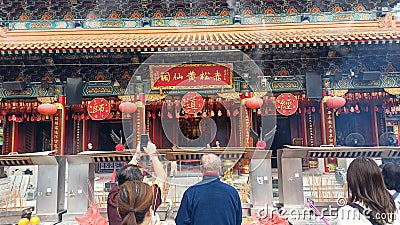 Crowded temple Sik Sik Yuen Wong Tai in Hong Kong Editorial Stock Photo