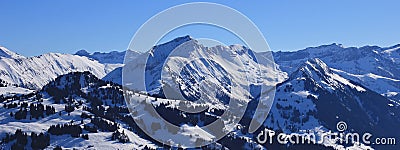 Hornberg, Giferspitz and Wasseregrat seen from the Rellerli ski Stock Photo