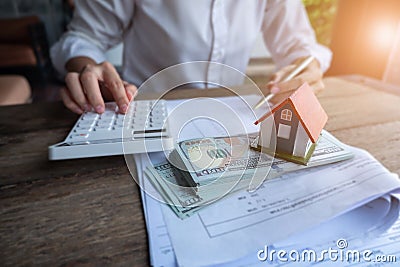 House model and money in hand, Concept of real estate and deal Stock Photo