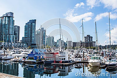 Houseboats docked in the marina at the Coal Harbour waterfront Vancouver, Canada - Septembre 2, 2020 Editorial Stock Photo